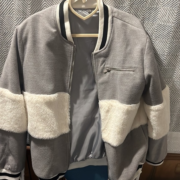 Gray jacket - Picture 2 of 2